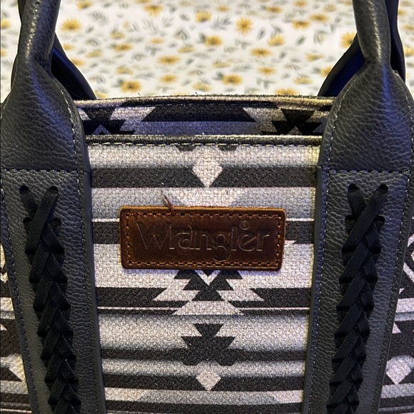 Wrangler Geometric Small Black and Gray Tote - Picture 3 of 9